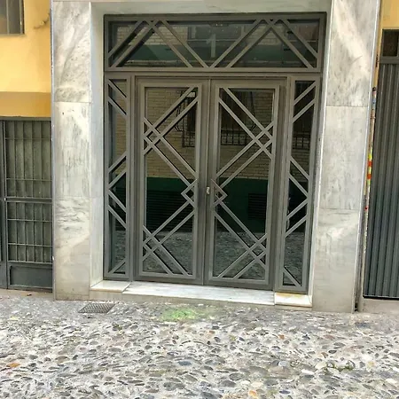 Tuanfitrion Loarte Apartment *