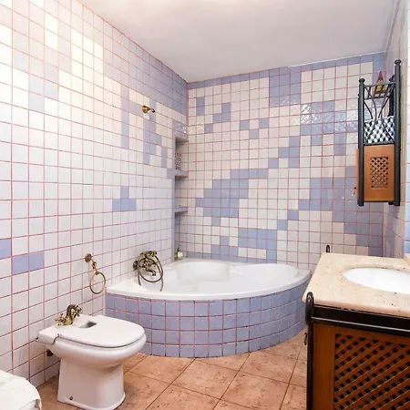 Tuanfitrion Loarte Apartment *